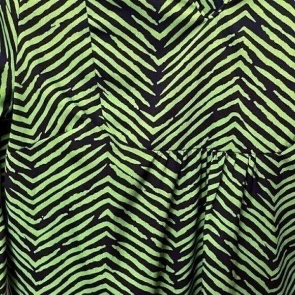 Buckhead Bettie's Boutique Shift Dress Green and Navy. Size Small. - Picture 5 of 6